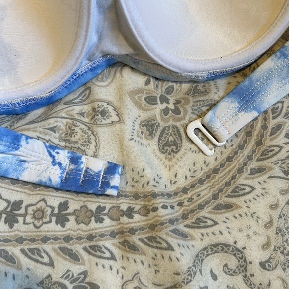 Swimsuit - Picture 4 of 8